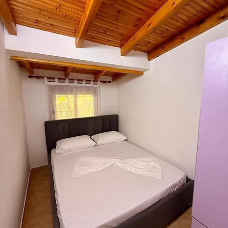 Door House 度假居 Vlorë